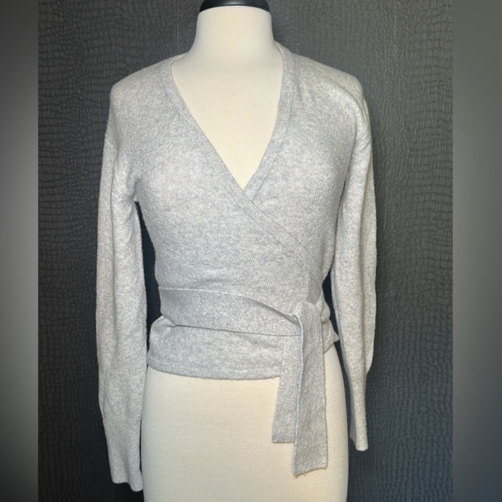 BCBGMAXAZRIA Grey Ballerina Style Self-Tie Wrap Sweater Size Small - Picture 3 of 9